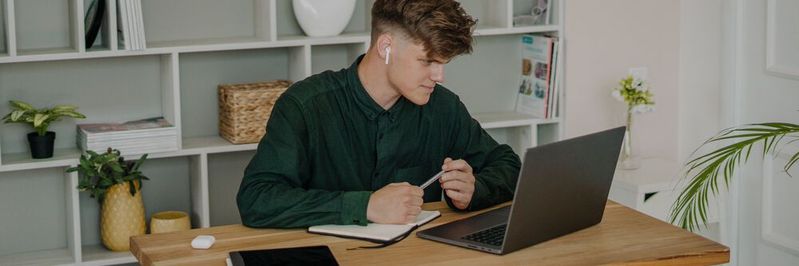Beachtet man ein paar einfache Regeln, tritt man in Videokonferenzen noch professioneller auf. Beachtet man ein paar einfache Regeln, tritt man in Videokonferenzen noch professioneller auf.