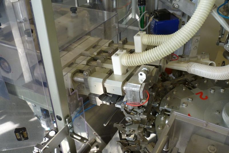 Nachgerüstetes Ultraschall-Siegelmodul der Telsonic AG. Mit kurzen Schweiß- und Haltezeiten und hoher Nahtfestigkeit sowie sehr niedrigen Ausschussquoten erreicht Sunray eine hohe Maschineneffizienz.  (Bild: Telsonic)