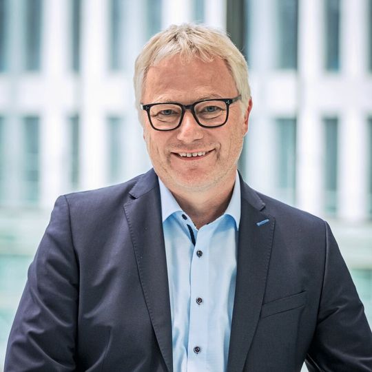 „Inzwischen haben wir Profinet over APL bereits in Produktionsanlagen implementiert und werden die Einführung mit diesen neuen Verbesserungen weiter vorantreiben,“ Harald Müller Vorstand von PI und Leiter der Joint Working Group.  (Bild:  Profibus & Profinet International)