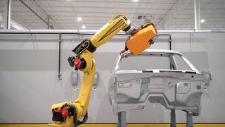 Fanuc und Volvo Cars haben jetzt einen global geltenden Vertrag unterzeichnet. Fanuc beliefert den Automobilbauer im Rahmen dessen mit Robotern. Volvo nutzt die elektromechanischen Kollegen auch, um seine Nachhaltigkeitsziele zu erreichen. Hier mehr dazu ... (Bild: Fanuc)