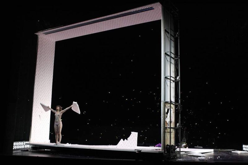 Der bewegliche Kasten im Stück „Kabale und Liebe“ (Foto: Schauspiel Stuttgart)