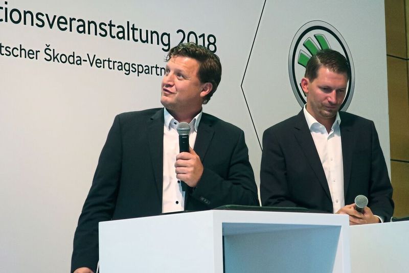 Aus Sicht des Aftersales und der Servicepartner äußerten sich Stefan Schwarzbauer (li.) und Christian Mette. (Bild: Grimm / »kfz-betrieb«)