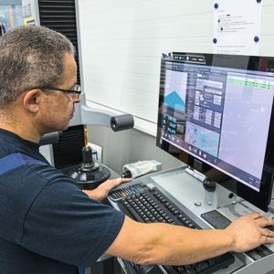 Alles einheitlich: Die Bedienoberfläche der Geräte sowie des Toolmanagements ist identisch – so
finden sich die Mitarbeiter schnell zurecht.