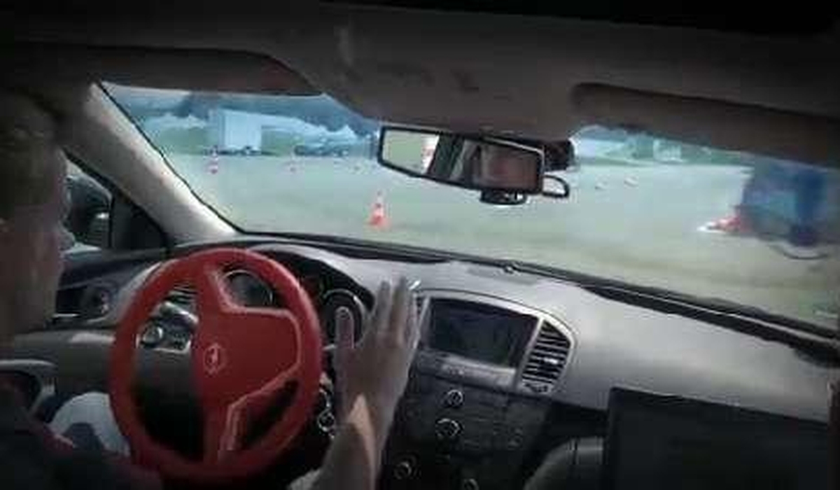 TRW_Notausweichassistent_2014 (Brightcove_3716192834001)