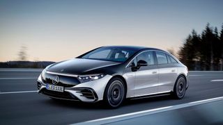 Der EQS dient als Blaupause für die künftige Produktstrategie von Mercedes-Benz: luxuriös, technisch hochentwickelt – und sehr teuer. (Bild: Mercedes-Benz)