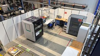 Verarbeitung von Hochleistungs- und Hochtemperaturpolymeren: «Freeformer 750-3X-HT» von Arburg GmbH + Co KG in der Anlauffabrik der RWTH Aachen. (Bild: WZL/Martens)