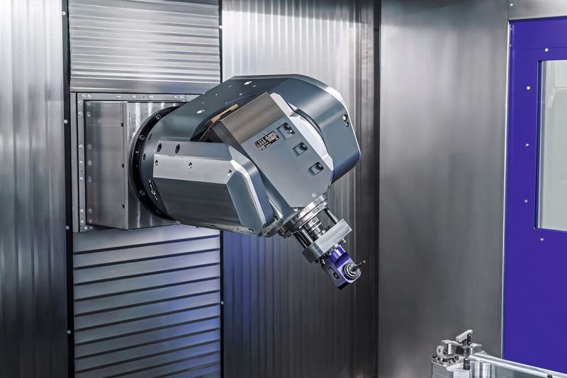 Synergie für maximale Produktivität und Flexibilität. 5-Achs-Kopf, integrierte Motorspindel und Wechselaggregat sind ein Perfect Match. (Bild: BENZ GmbH Werkzeugsysteme)