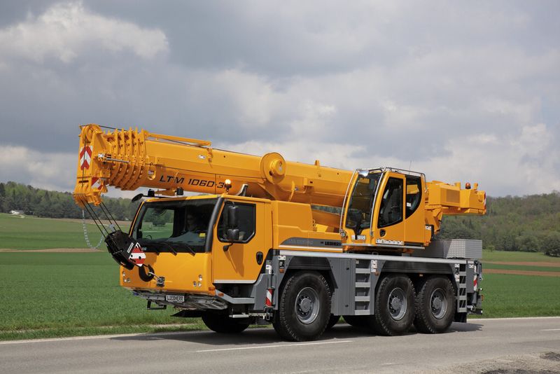 Bild 1: Für den Einsatz im mobilen Außenbereich müssen Kompressionskipphebel besondere Anforderungen erfüllen. (Bild: Liebherr)