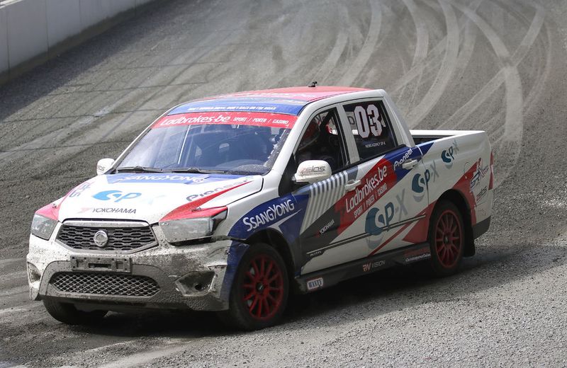 Ein Pick-up ist im Rallyecross ungewöhnlich. (Tel:+32477778864 jo.lo@skynet.be)