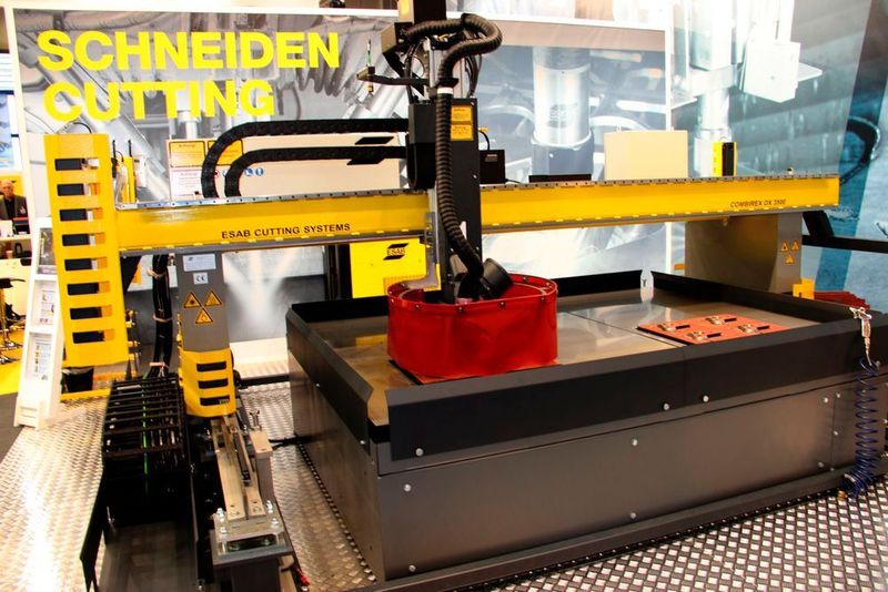 Weitere Eindrücke von Esabs Fasenschneiden mit Plasmasystem, frisch von der Euroblech 2018... (Königsreuther)