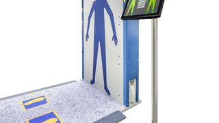 Der Körperscanner von Rohde & Schwarz nutzt Millimeterwellen-Technik, um potenziell bedrohliche Objekte unter der Kleidung oder am Körper zu erfassen. (Rohde & Schwarz)