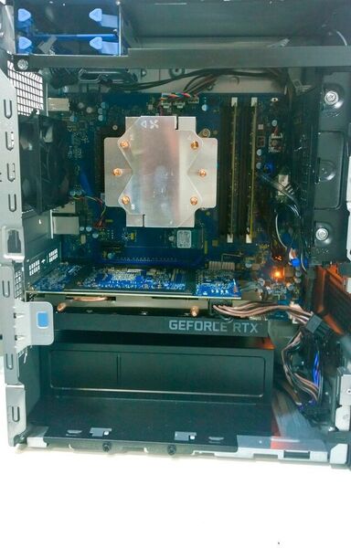 Auf der IFA 2019 bei Dell entdeckt: Im auf der Gamescom vorgestellten Gaming-PC G5 steckt unten im Gehäuse ein modifiziertes 1HE-Server-Netzteil. Es ist deutlich kleiner, als herkömmliche ATX-Netzteile und ermöglicht so einen kompakteren Formfaktor. (IT-BUSINESS)