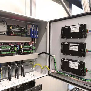 Die Auswertung der Bandwaagen-Signale erfolgt durch die Wägeelektronik Modweigh FBW comfort. Über eine Profinet-Schnittstelle wird der Datenaustausch mit dem vorhandenen PLC realisiert.(Bild:  MTS Messtechnik Sauerland)