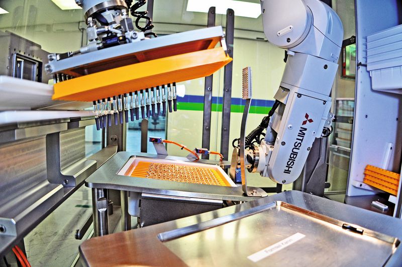 Roboter-Kooperation auf engstem Raum. (Bild: Robotronic)
