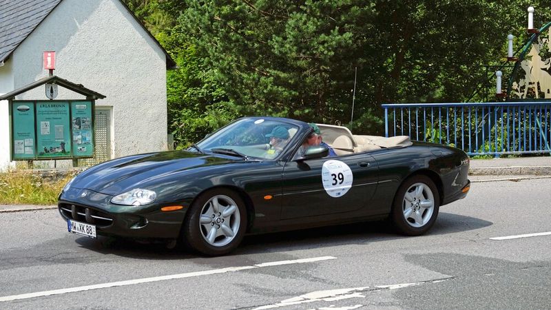 Klassische Eleganz mit einem Jaguar XK8, Bj. 1997, bei der „1. Sächsischen Meister-Classic