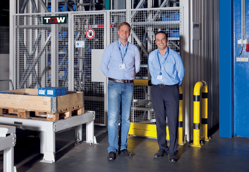 Sebastian Rose, Leiter Technik bei Böllhoff, und Hayrettin Sariz, Leiter Logistikzentrum Nord bei Böllhoff. (Bild: TGW)