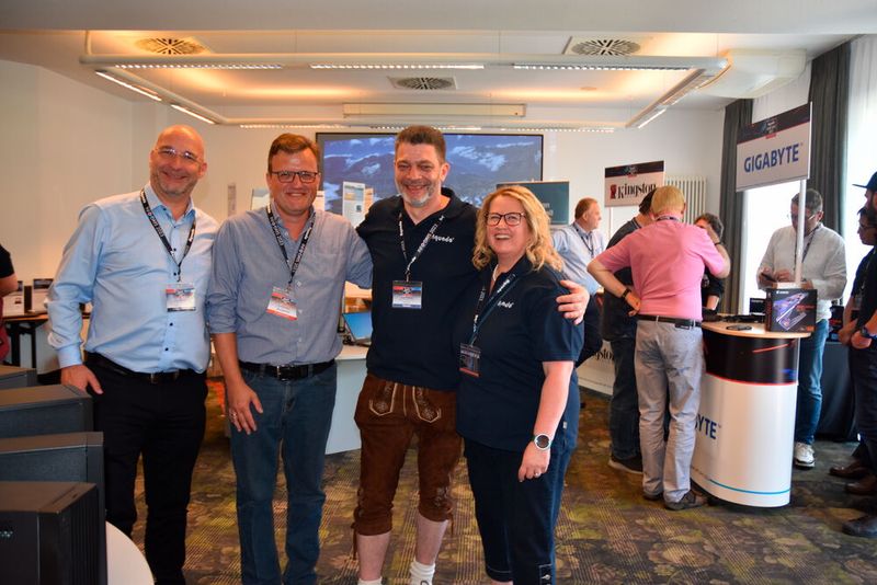 (v. l.) Jürgen Mahlich (Mahlich GmbH), André Wuttke (Chieftec), Volker und Veronika Rühlicke (Aquado) (Bild: Aquado)