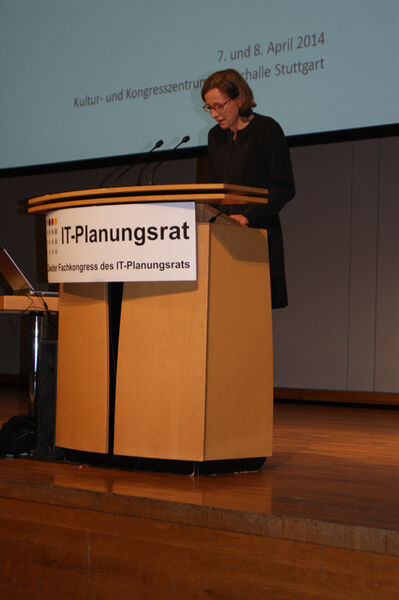 Die Vorsitzende der Geschäftsführung der IBM Deutschland, Martina Koederitz, befasste sich in ihrer Rede mit dem Entwicklungsstand der digitalen Gesellschaft (Foto: mk)