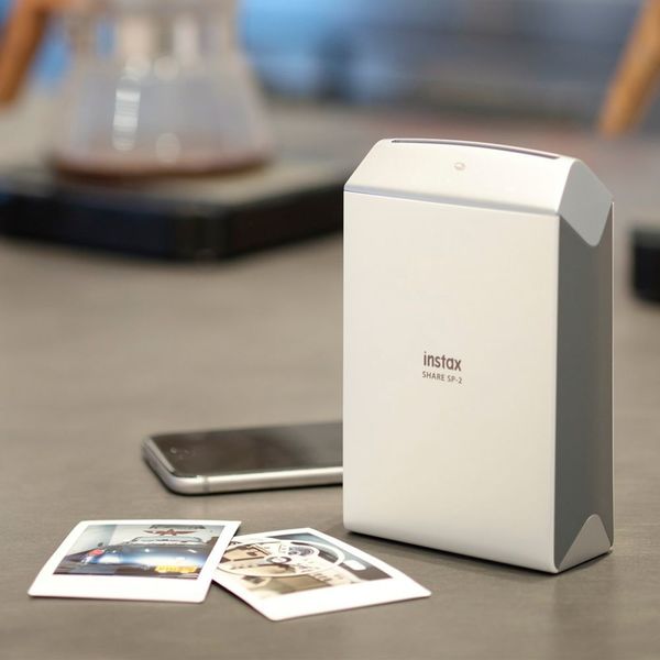 Den Fujifilm Instax Share SP-2 Fotodrucker für Smartphones gibt es ebenfalls bei www.radbag.de. Er kostet 179,95 Euro. (Radbag)
