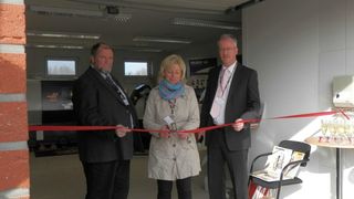 Eröffnungsfeier, Personen (v.l.): AKB-Geschäftsführer und -Gesellschafter Michael Lüdeke, stellvertretende Landrätin Kerstin Weiss und AKB-Geschäftsführer Ralf Reinhardt. (Bild: Haas)