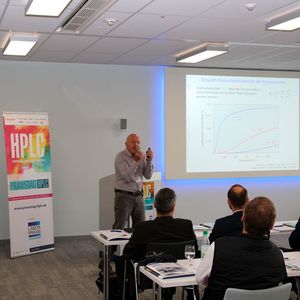 Chromatographieexperte Prof. Dr. Thomas Welsch ging in seiner Keynote auf das brandaktuelle Thema zweidimensionale HPLC ein.(LABORPRAXIS)