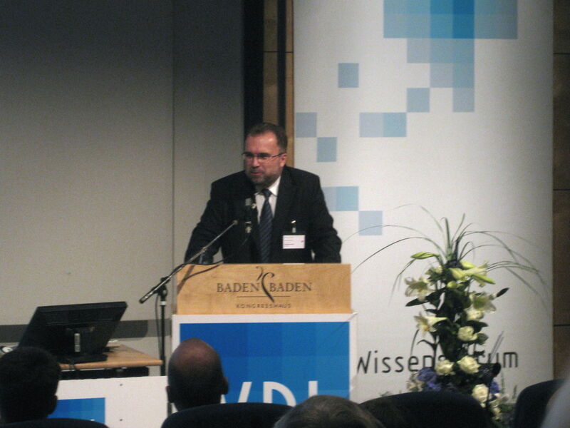 Prof. Dr. Siegfried Russwurm, Mitglied des Vorstandes Industry Sector, Siemens beim Plenarvortrag. (Bild: PROCESS)