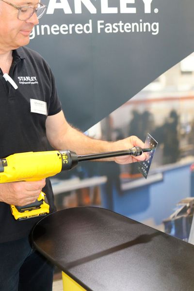 Die Aussteller konnten mit ihren Exponaten gleich demonstrieren, wie die Technologie in der Praxis eingesetzt wird. (Bild: Alexander Stark)