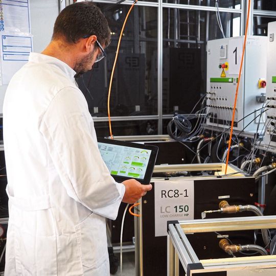 Ziel des Projekts LC 150 ist es, eine spezifische Füllmenge von 15- 30 Gramm Propan pro kW Kälteleistung zu erreichen. Der nun erreichte Rekordwert liegt sogar darunter.(Bild:  © Fraunhofer ISE)