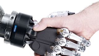 In der Servicerobotik eröffnet die Fünf-Finger-Greifhand SVH neue Möglichkeiten beim Greifen und Manipulieren. (Bild: Schunk)