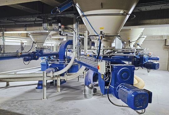 Siloabzug der Rohstoffe für den Mischprozess(Bild:  Quat2ro)