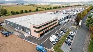 In der neuen „Factory“ laufen alle Fäden des Gewerbekundengeschäfts bei der Siebrecht-Gruppe zusammen. (Bild: Autohaus Siebrecht)