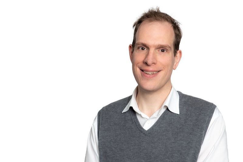 Ulrich Alt, Geschäftsführer West GmbH: „Das Verwenden eines Normteils sollte dem Konstrukteur so leicht wie möglich gemacht werden. So wird verhindert, dass das Rad jedes Mal neu erfunden wird und das Risiko entsteht, dass etwas hinterher nicht funktioniert.“ (Peter Kobier/West GmbH)