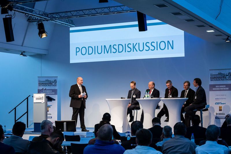 In einer Podiumsdiksussion sprachen die Teilnehmer über das Praxisthema Fügetechnik. (Stefan Bausewein)