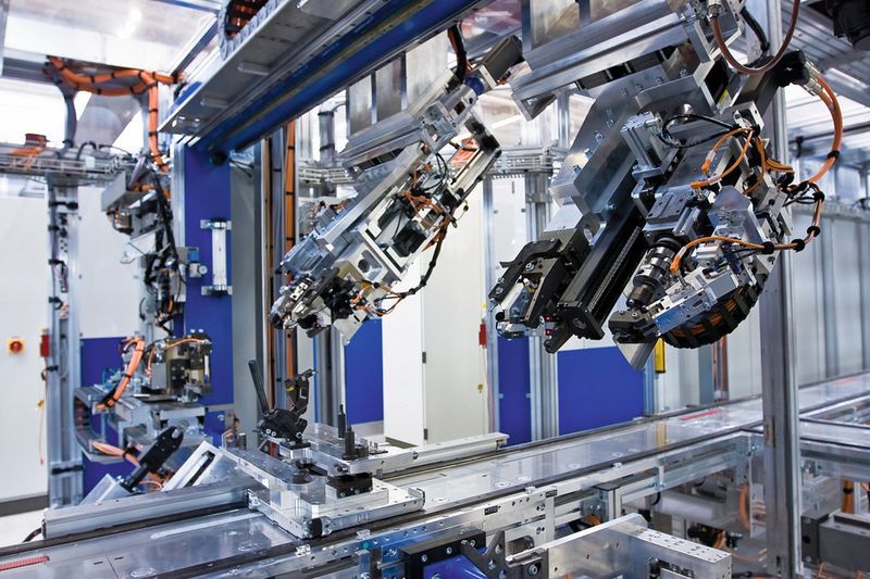 Vollautomatisierte Produktion bei der Stiwa Group. (Bild: Sema)
