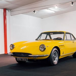 Der Ferrari 330 GTC aus dem Jahr 1968 wird auf 300.000 bis 400.000 Euro geschätzt.(Bild:  Autoren-Union Mobilität/RM Sotheby's)