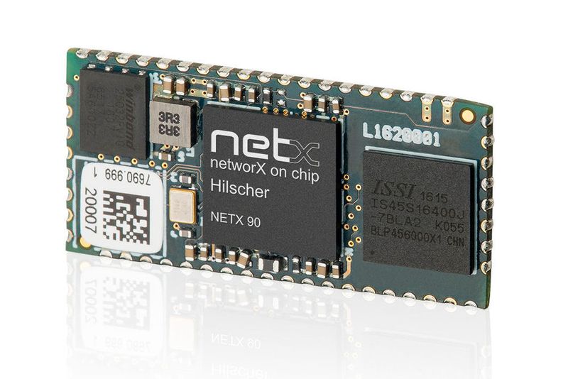 Hilscher stellt mit „netRAPID 90“ eine komplette netX90-basierte Kommunikationsanschaltung im kompakten Briefmarkenformat aus. Mit seinen integrierten Security-Funktionen und seinem CryptoCore soll das Produkt für die Sicherheitsanforderungen in IIoT-Anwendungen, wie Secure Boot und Transport Layer Security (TLS), gerüstet sein.  Halle 1, Stand 454 (Hilscher / faktorzwei GmbH)