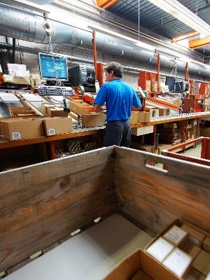 Bestellverarbeitung_im_Bossard_Lager ()