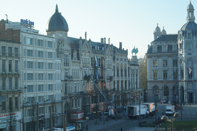 Antwerp’s Konigin Astridplein shows off in the March sun. (Bild: PROCESS Worldwide)