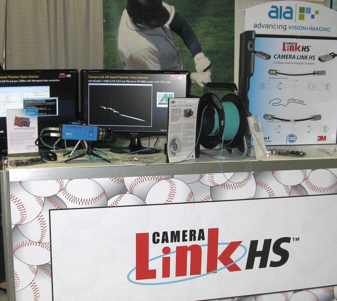 Premiere bei ersten Kameramodellen mit CameraLink-HS-Interface feiert PCO auf der VISION 2012. (PCO)
