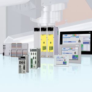 Bild 1: Für die komplette Steuerungsausrüstung von Maschinen bietet Eckelmann neben der Embedded-Steuerung E°EXC 88 mit schnellem IO-System (links) auch die passenden Antriebsregler (Mitte) und Bedienpanels (rechts).