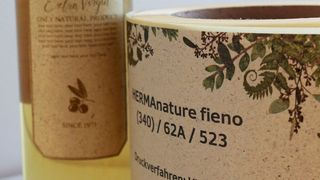 Mit dem „Grasetikett“ von Herma kann Energie und Wasser gespart werden. (Herma)