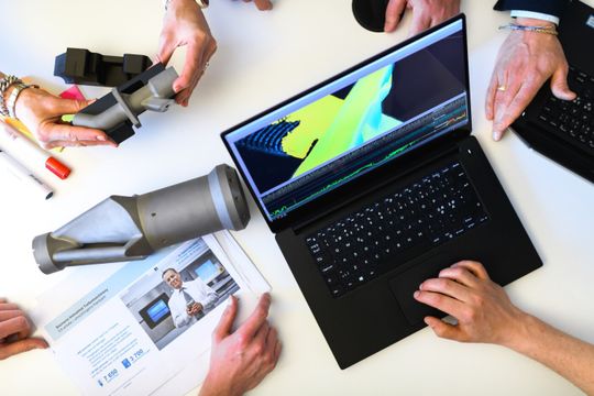 (AM Explorer ermöglicht das Zusammenführen, Untersuchen und Analysieren von Konstruktionsdateien, Simulationsdaten, Maschinen-Überwachungsdaten und Vermessungsdaten aus dem Metall-3D-Druck. Bildquelle: Interspectral)