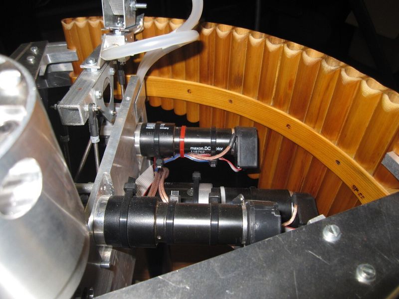 Drei RE Maxon-DC-Motoren mit einem Planetengetriebe und einem Encoder sorgen für den Antrieb der Panflöte. (Bild: Teamdare/Maxon)