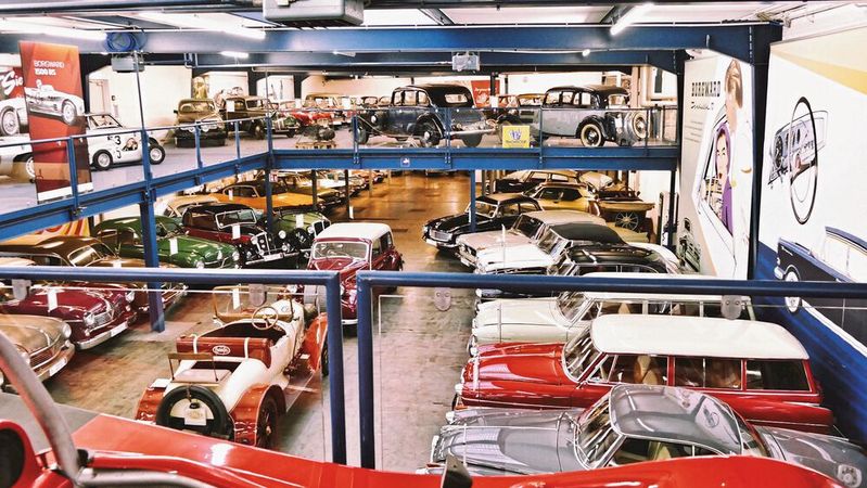 Im PS.Depot Automobil erwarten die Oldtimerfans auf drei Ebenen und einer Fläche von 3.800 Quadratmetern rund 200 Pkws. (Bild:  PS.Speicher)