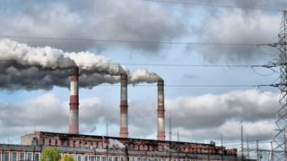 Mit einer neuen Syntheseroute soll CO2 in Alkohol für die chemische Industrie umgewandelt werden. (gemeinfrei)