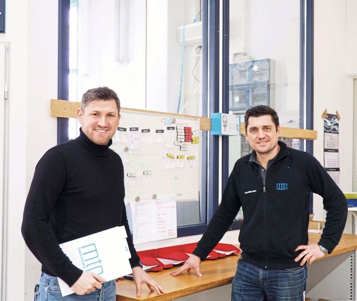 Die Geschäftsführer Martin und Maximilian Maier (v. l.): „Mit Spanflug Make können wir Angebotspreise vor allem für unsere komplexen Frästeile reproduzierbar ermitteln und den Angebotsprozess insbesondere für solche Anfragen beschleunigen.“ (Bild: Spanflug)