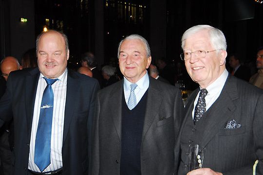 Präsidentenrunde: Albert Vetterl, Vizepräsident des Bayerischen Kfz-Gewerbes, ZDK-Ehrenpräsident Fritz Haberl und ZDK-Präsident Robert Rademacher (v.li.). (Archiv: Vogel Business Media)