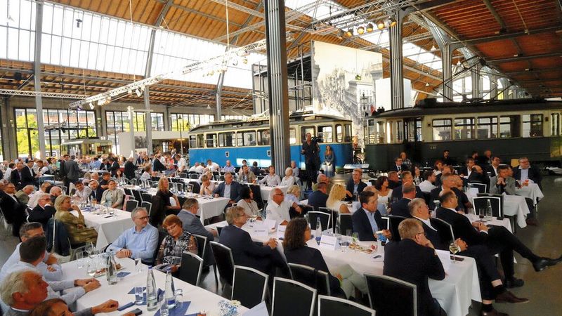 Der Sommerempfang des bayerischen Kfz-Gewerbes fand traditionell wieder im Deutschen Museum in München statt. (Bild: Zietz - VCG)