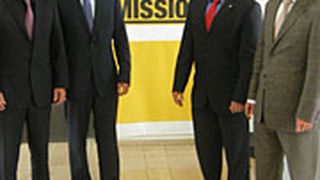 Partner: (von li.) Martin Steidle, Lutz Kortlüke (Real Garant AG), Dirk Fangmeier und Ludovic Corvol (Renault Deutschland AG, Direktion Flotten). (Real Garant)