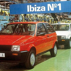 Der Ibiza I war das erste eigenständige Modell des spanischen Automobilherstellers Seat. Kurz zuvor hatte er 1983 in Deutschland eine eigene Importgesellschaft gegründet.(Bild:  Seat)